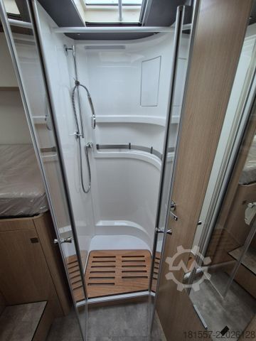 Pusiau integruotas kemperis HYMER/ERIBA B-Klasse ML T BlackLine 780