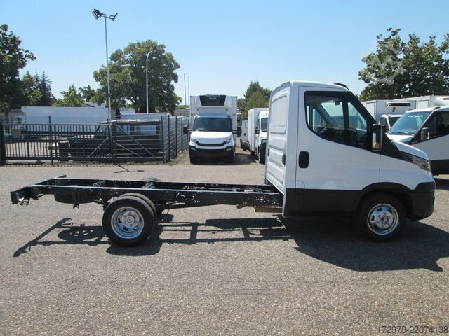 Bestelwagenchassis IVECO 35 C13*Fahrgestell*