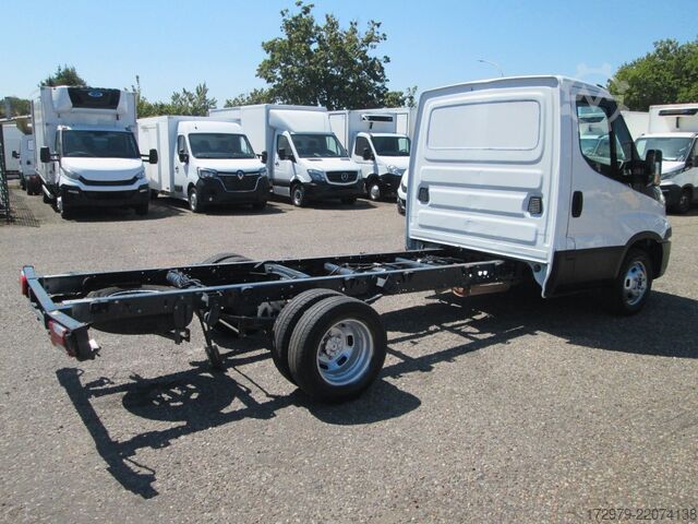 Bestelwagenchassis IVECO 35 C13*Fahrgestell*