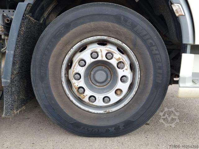 Standardni tegljač DAF XF460