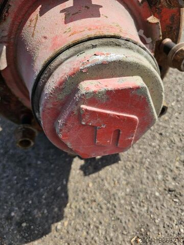 Aksel FREUHAUF SMB TRAILER AXLE SINGLE TIRES.