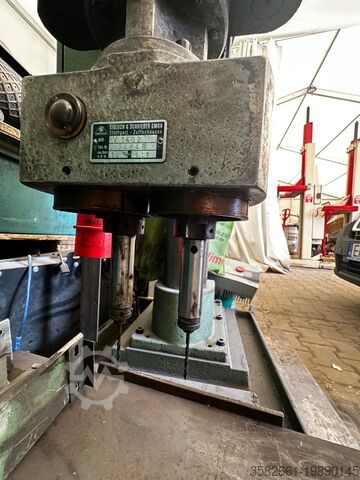 Industrielle Orbit-Nietmaschine CHIRON Werke GmbH Tuttlingen (Made in West Germany)