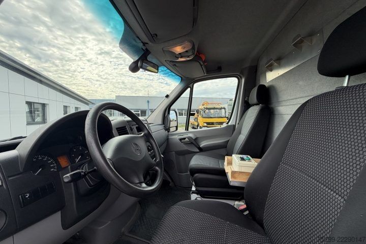 Rashladni kamion Mercedes-Benz 516 CDI 4x4 Kühlkoffer/HB / Swiss-Vehicle