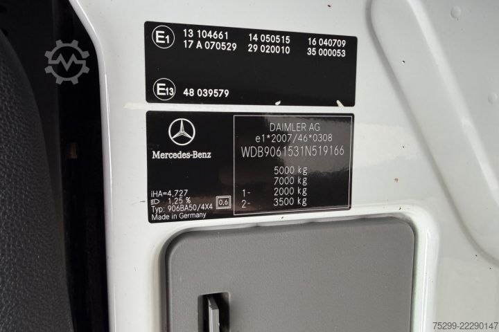 Rashladni kamion Mercedes-Benz 516 CDI 4x4 Kühlkoffer/HB / Swiss-Vehicle