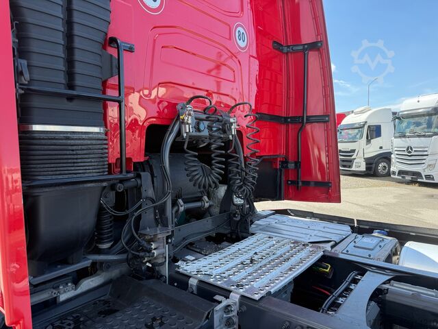 Standard road tractor VOLVO FH 500