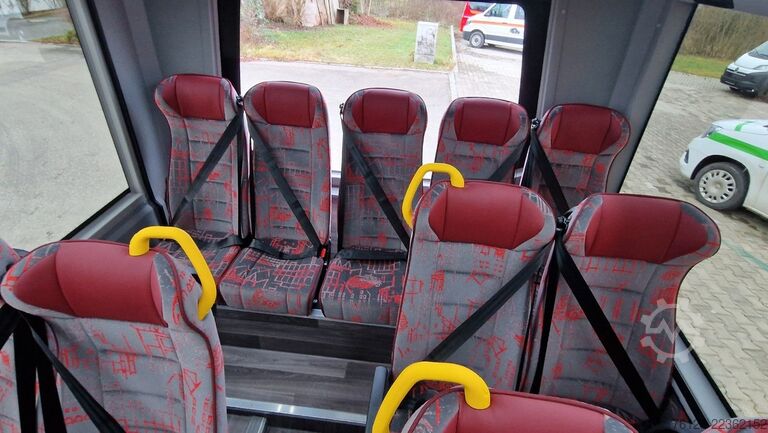 Kleinbus MERCEDES-BENZ 30 Sitzer Schul- Transferbus 519 Vorlauffahrzeug