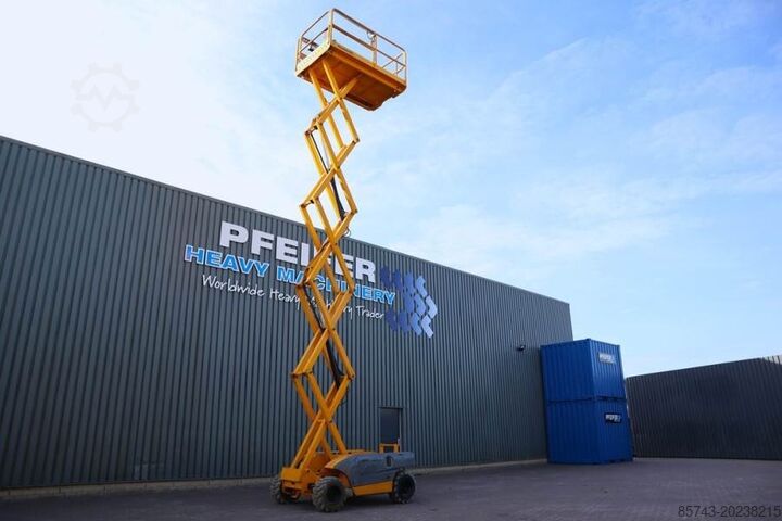Elevador de tijera Haulotte Compact 12RTE Electric, 12m Working Height, 450kg