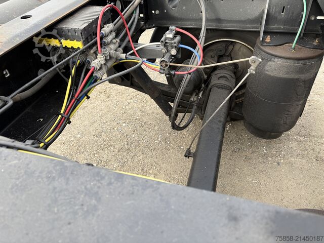 รถพ่วงแชสซีสลับเปลี่ยนได้ Krone Lafette Breitreifen 445 + langer Hub