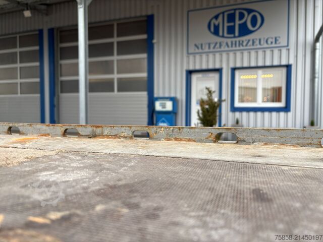 แพลตฟอร์มหัวต่อเปลี่ยนได้ Krone Jumbo Plattform 7,82 mit Lochleiste