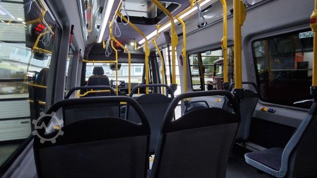 Miniautocarro MERCEDES-BENZ 517 / 515 Frontniederflur mit  Ada Systeme