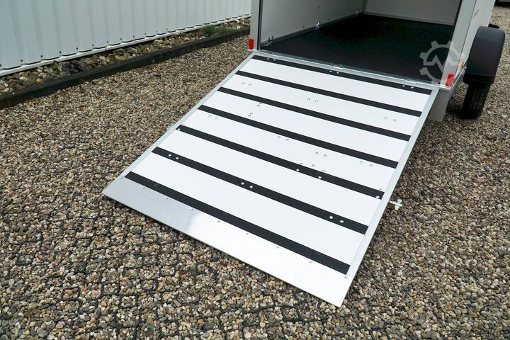 Sandučasta prikolica Humbaur HK 752513-15P | RAMPE 251X132X152CM 750KG KOFFERANHÄNGER
