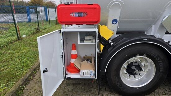 Tankbil  5 KAMMER ALUMINIUM TANKAUFLIEGER ADR