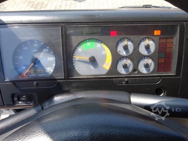 Furgon z wysokim dachem MERCEDES-BENZ 613D Vario Kasten 4x2