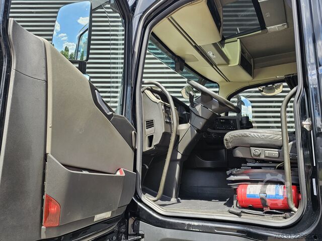 Kranwagen Volvo FH540 8X4 / 8X2 / HMF 28TM KRAN / CRANE / OPRIJ...