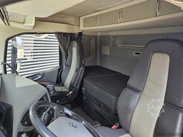 Kranwagen Volvo FH540 8X4 / 8X2 / HMF 28TM KRAN / CRANE / OPRIJ...