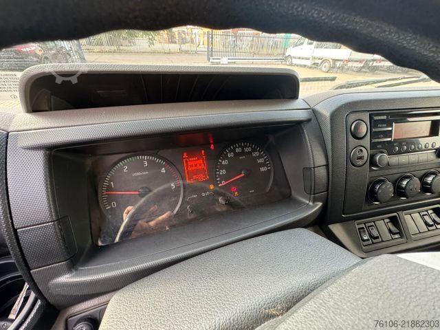 Furgão fechado NISSAN NT500 56.15 Koffer mit LBW*Ahk*nur 34.800 km *