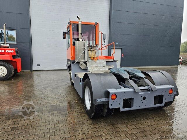 Traktor terminal Terberg YT182
