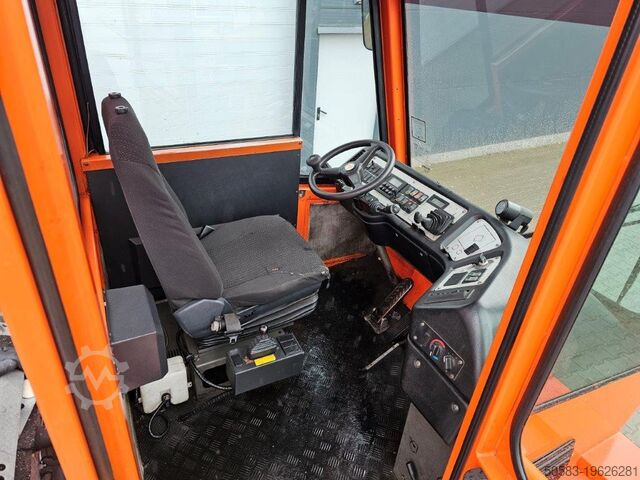 Traktor terminal Terberg YT182