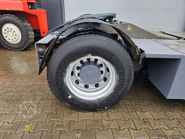 Traktor terminal Terberg YT182