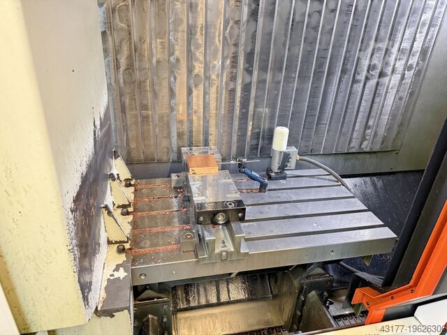 Vertical machining center Mazak VTC 530C VTC 530 C Trennwand Absaughaube