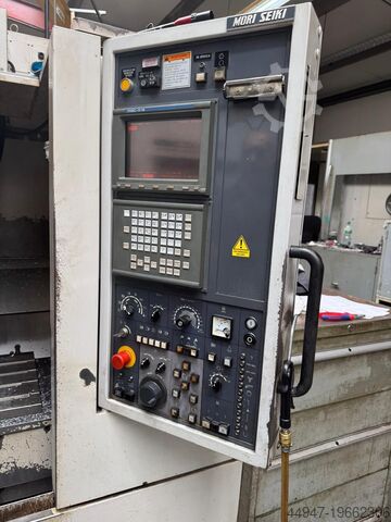 ศูนย์เครื่องจักรกลแนวตั้ง MORI SEIKI MV 40B/40