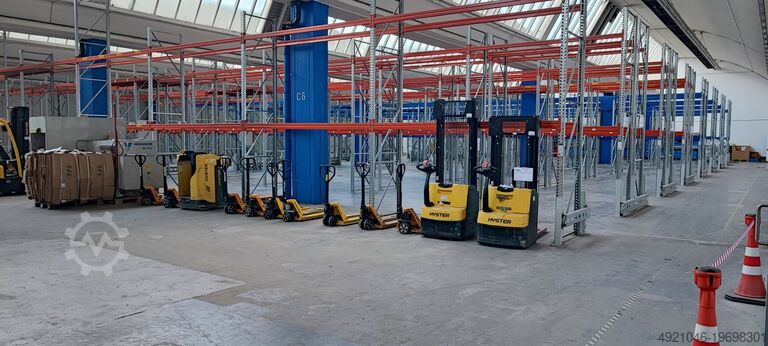 مستودع خليج عالية Schäfer / META MultiPals Hochregallager für ca. 900 Paletten