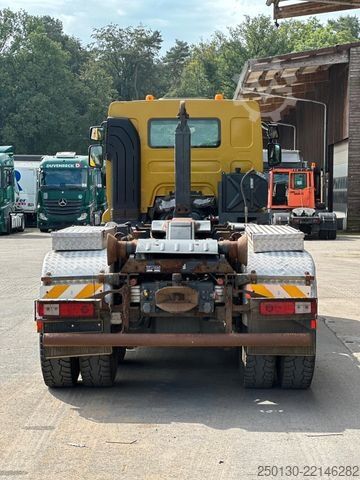 Kanca kasalı yük kamyonu (roll-off) RENAULT Premium Lander 460.32 8x4 BB HIAB XR26S Hooklift