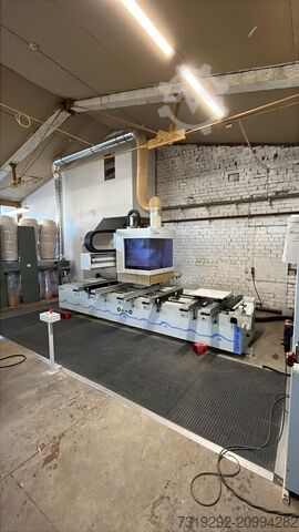 CNC rezkalni center Weeke BHC 400