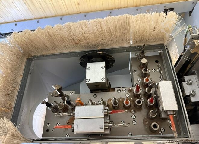 CNC rezkalni center Weeke BHC 400