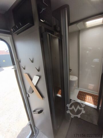 Daļēji integrēta kemperis CHALLENGER X 150