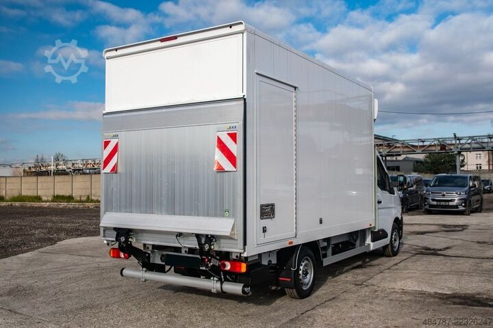 Box van RENAULT Master XDD 170PS Koffer 8 PAL LBW