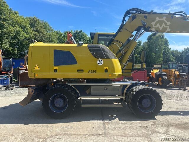 মোবাইল এক্সকাভেটর LIEBHERR A 920 / Oil Quick