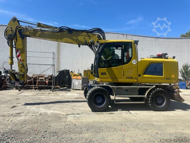 মোবাইল এক্সকাভেটর LIEBHERR A 920 / Oil Quick