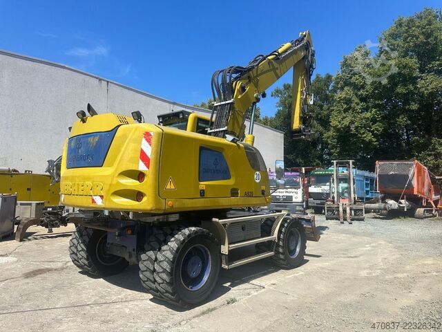 মোবাইল এক্সকাভেটর LIEBHERR A 920 / Oil Quick
