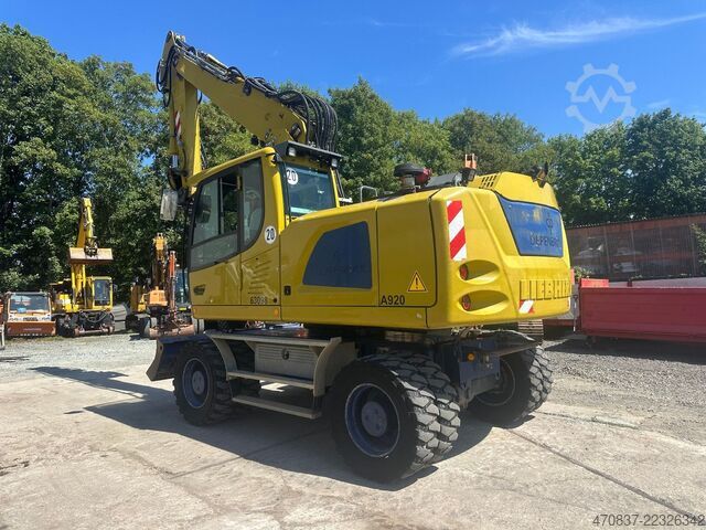 মোবাইল এক্সকাভেটর LIEBHERR A 920 / Oil Quick