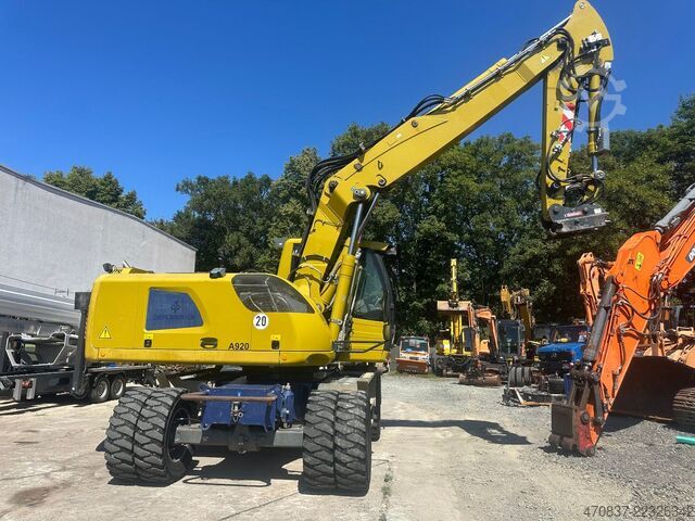 মোবাইল এক্সকাভেটর LIEBHERR A 920 / Oil Quick