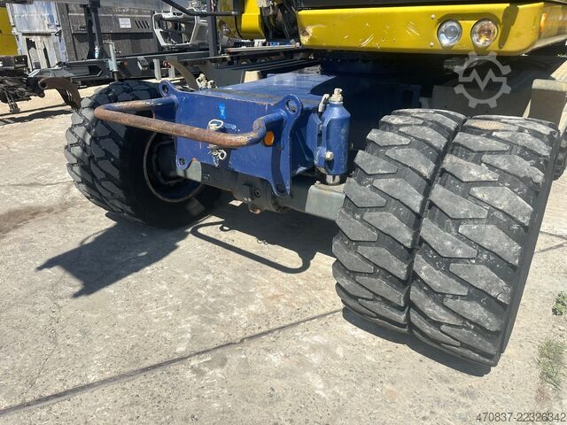 মোবাইল এক্সকাভেটর LIEBHERR A 920 / Oil Quick