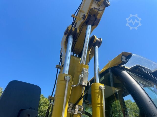মোবাইল এক্সকাভেটর LIEBHERR A 920 / Oil Quick