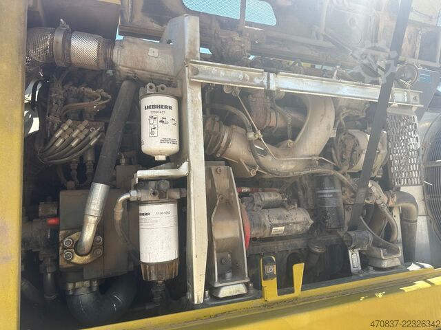 মোবাইল এক্সকাভেটর LIEBHERR A 920 / Oil Quick