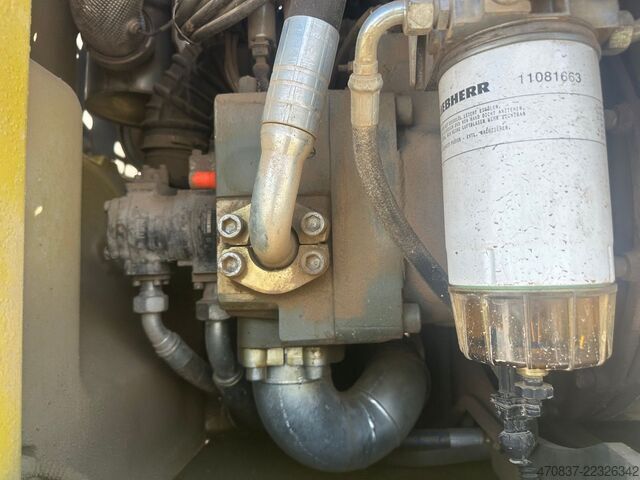 মোবাইল এক্সকাভেটর LIEBHERR A 920 / Oil Quick
