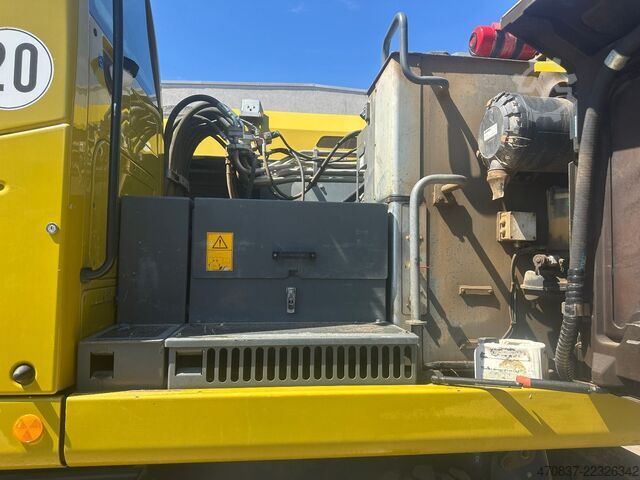 মোবাইল এক্সকাভেটর LIEBHERR A 920 / Oil Quick