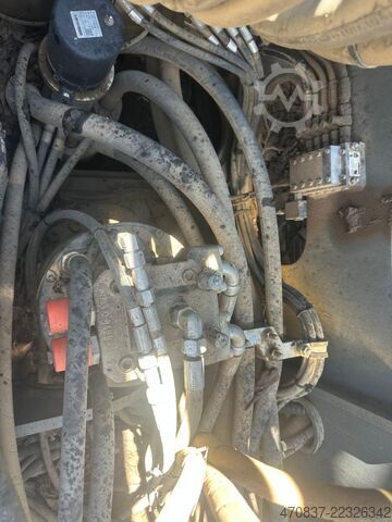 মোবাইল এক্সকাভেটর LIEBHERR A 920 / Oil Quick