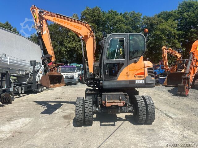 মোবাইল এক্সকাভেটর BOBCAT E 55W Mobilbagger