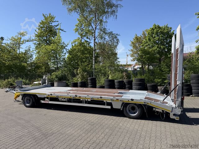 Remolque de plataforma baja Möslein T2 Plato 8,20  2 Achs Tieflader mit gerader Ladefläche 8,20 m, Neufahrzeug