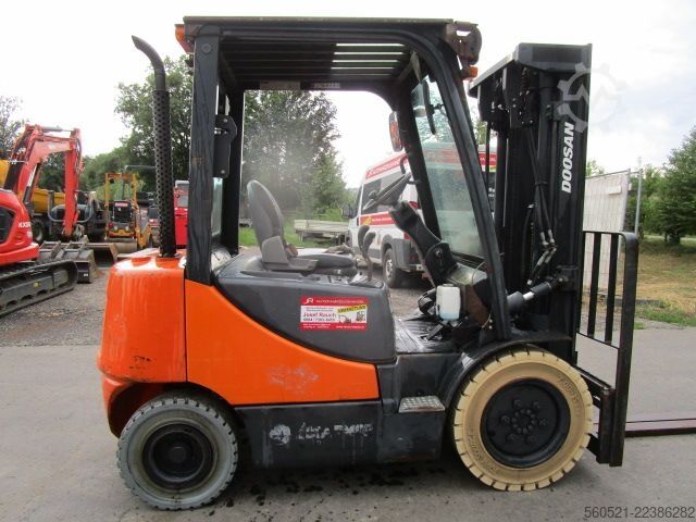 رافعات شوكية ديزل Doosan D25S-5 -Triplex-Freihub 4,75m + Seitenschieber