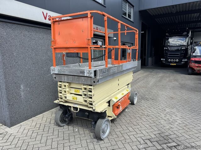 JLG 2646ES Plataforma de Tijera / Plataforma de trabajo / Tijera 10M altura de trabajo Eléctrica 200 JLG 2646ES SchaarHoogwerker / Arbeitsbuhne / Sciccor 10M werkhoogte Elektrisch 2006