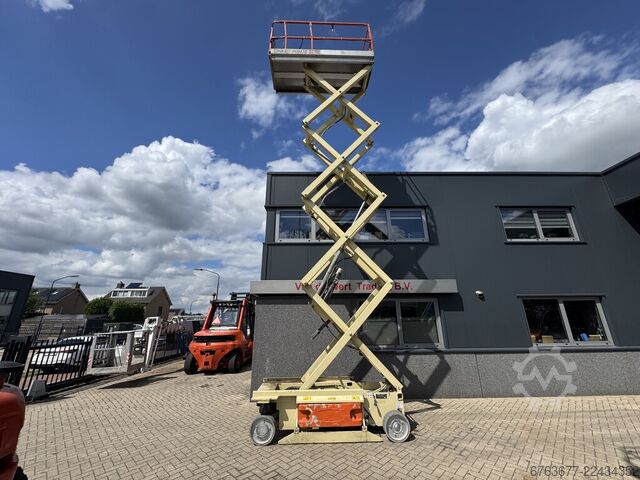 JLG 2646ES Plataforma de Tijera / Plataforma de trabajo / Tijera 10M altura de trabajo Eléctrica 200 JLG 2646ES SchaarHoogwerker / Arbeitsbuhne / Sciccor 10M werkhoogte Elektrisch 2006