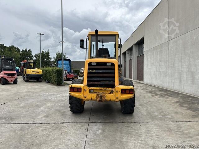 लोडर JCB 411