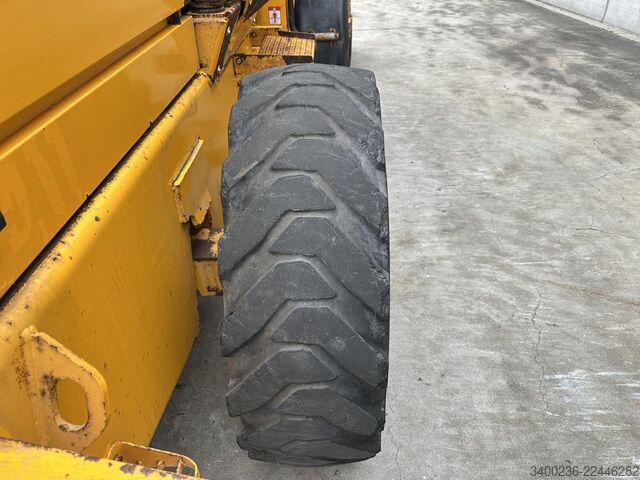 लोडर JCB 411