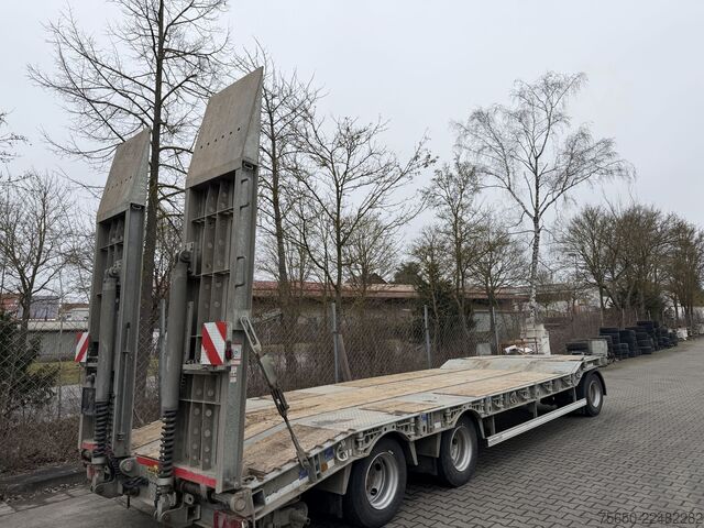 Remolque de plataforma baja Humbaur HTD 30  3 Achs Tiefladeranhänger, Wenig Benutzt